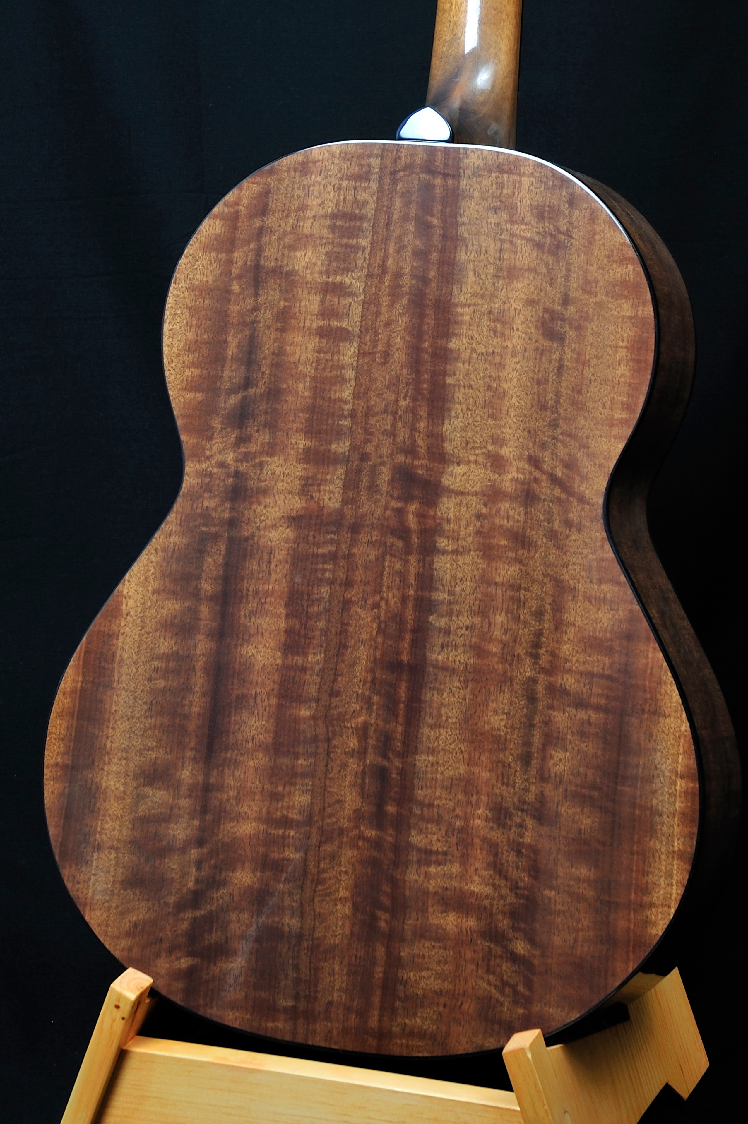 MRK01-0819J — back view close-up showing Flaming Makura grain