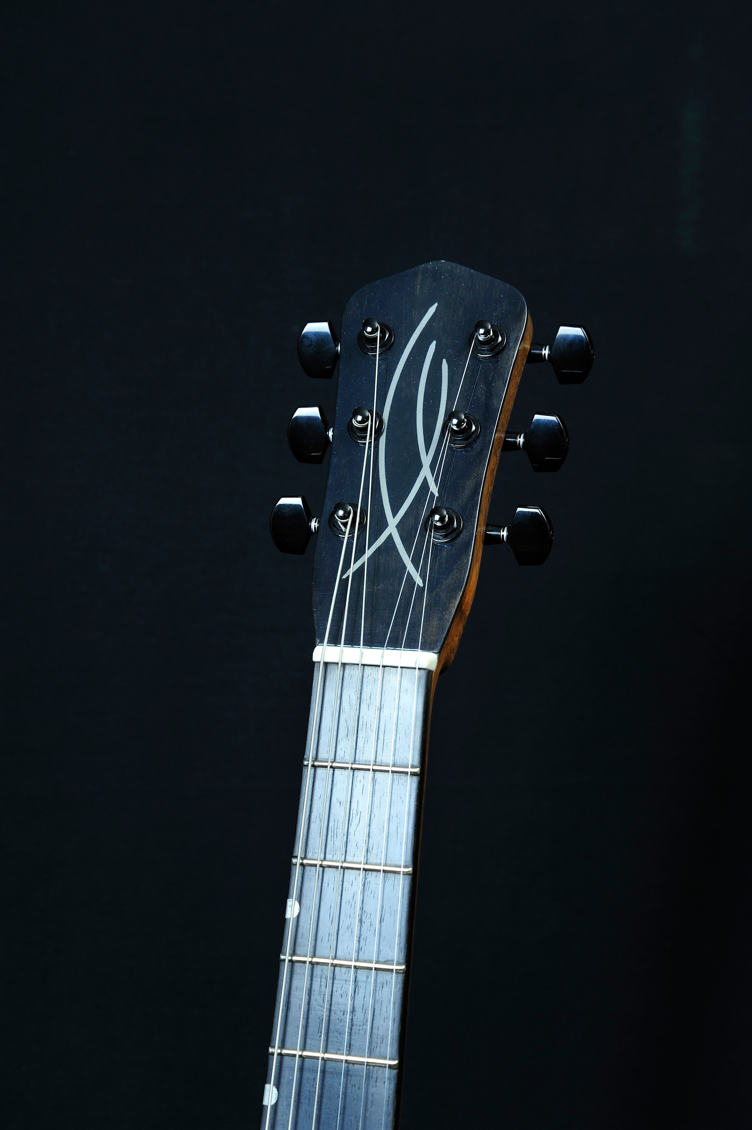 MRK01-0819J — headstock back with Goth black tuners