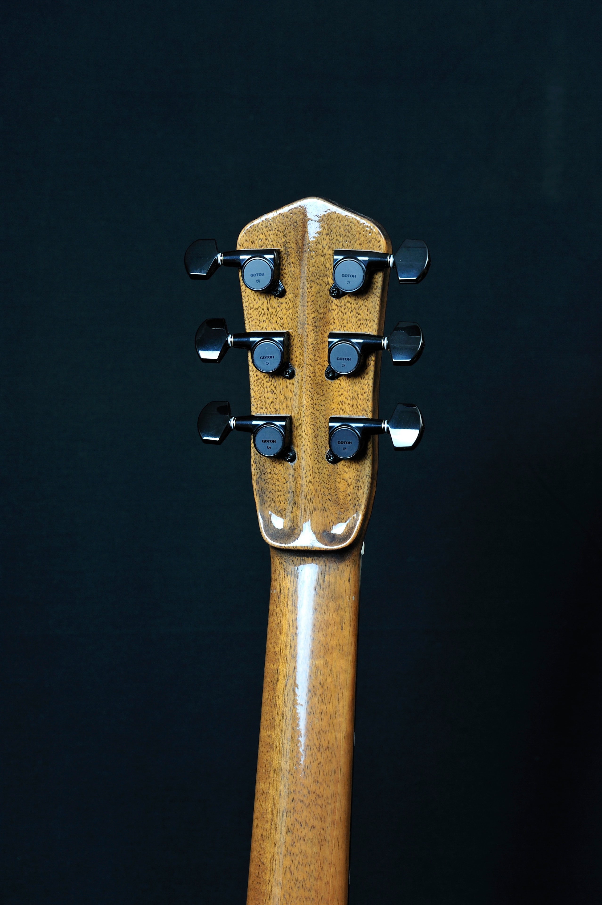 MRK01-0819J — side view showing Flaming Makura sides