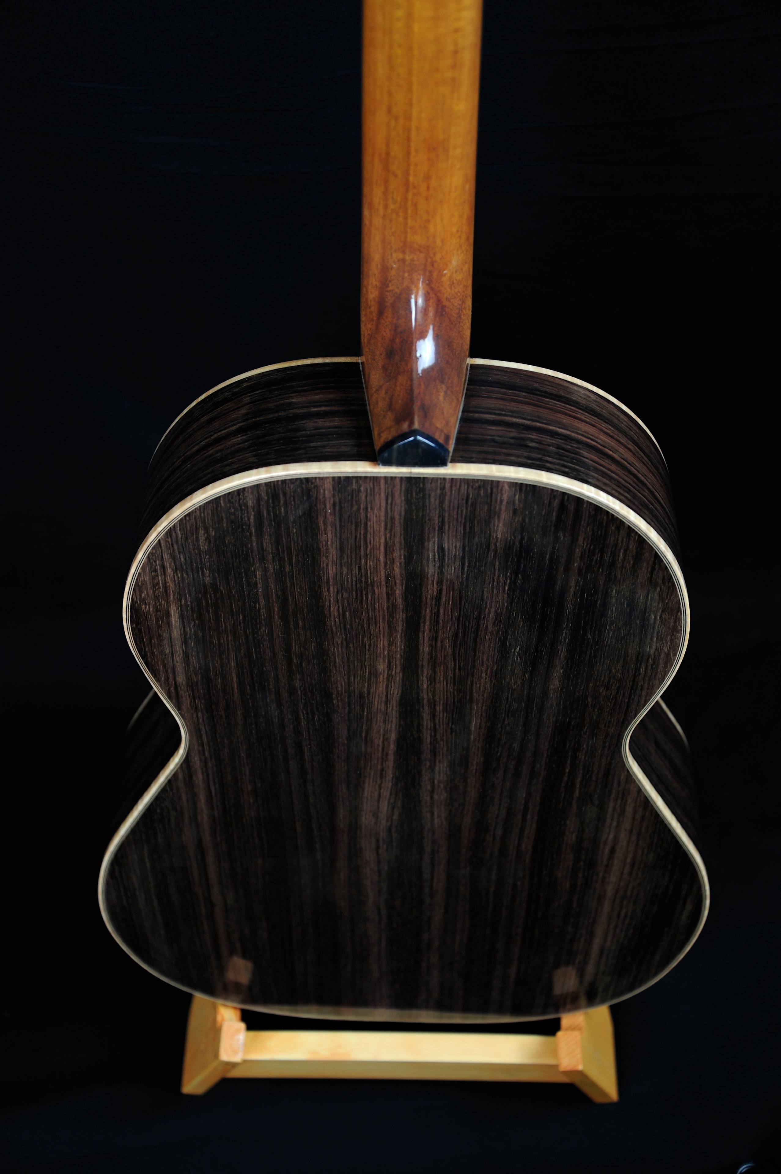 MRK01B-0717L — back view close-up showing rosewood body grain