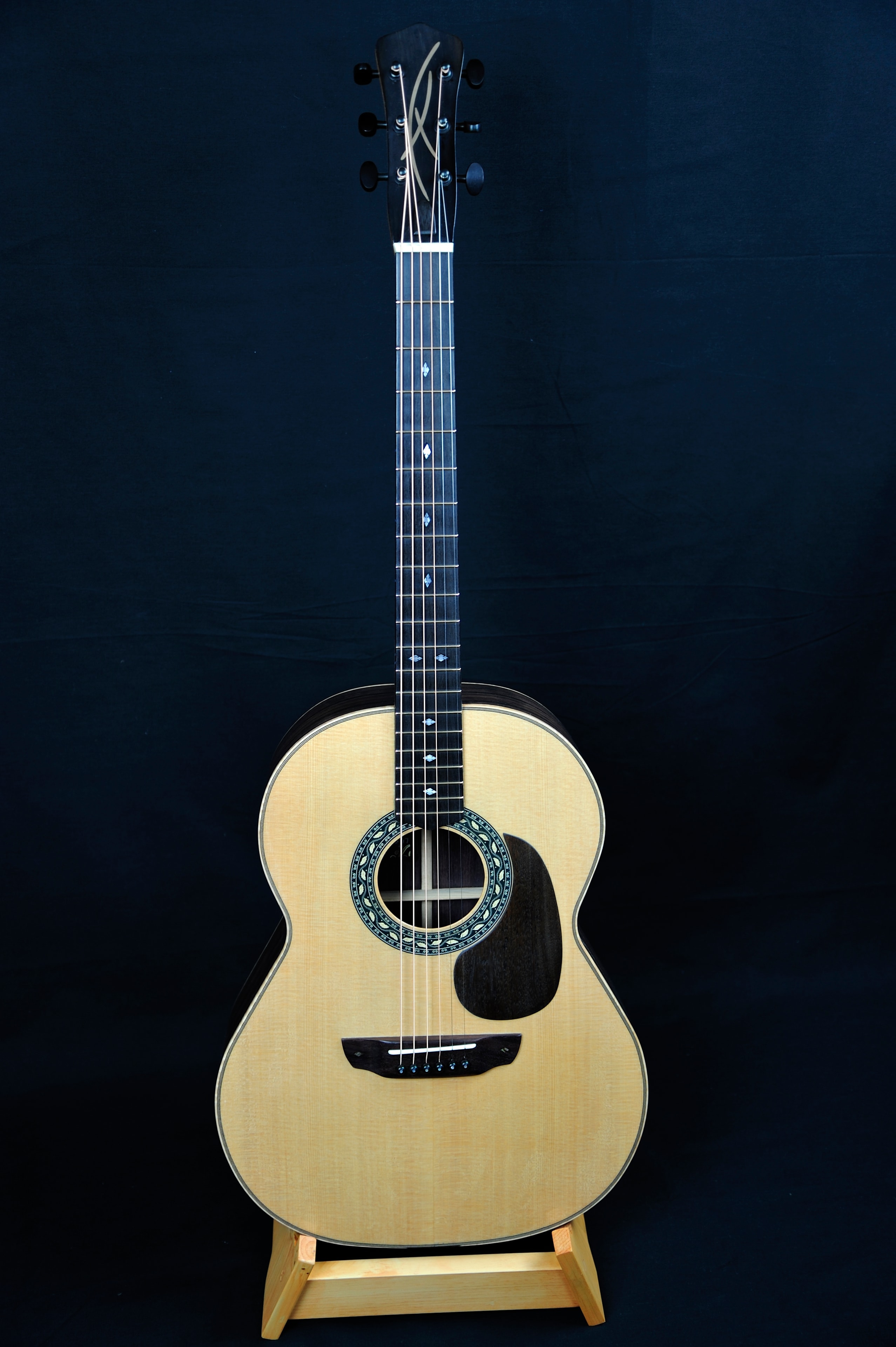 MRK01B-0717L — full front view on stand showing complete instrument