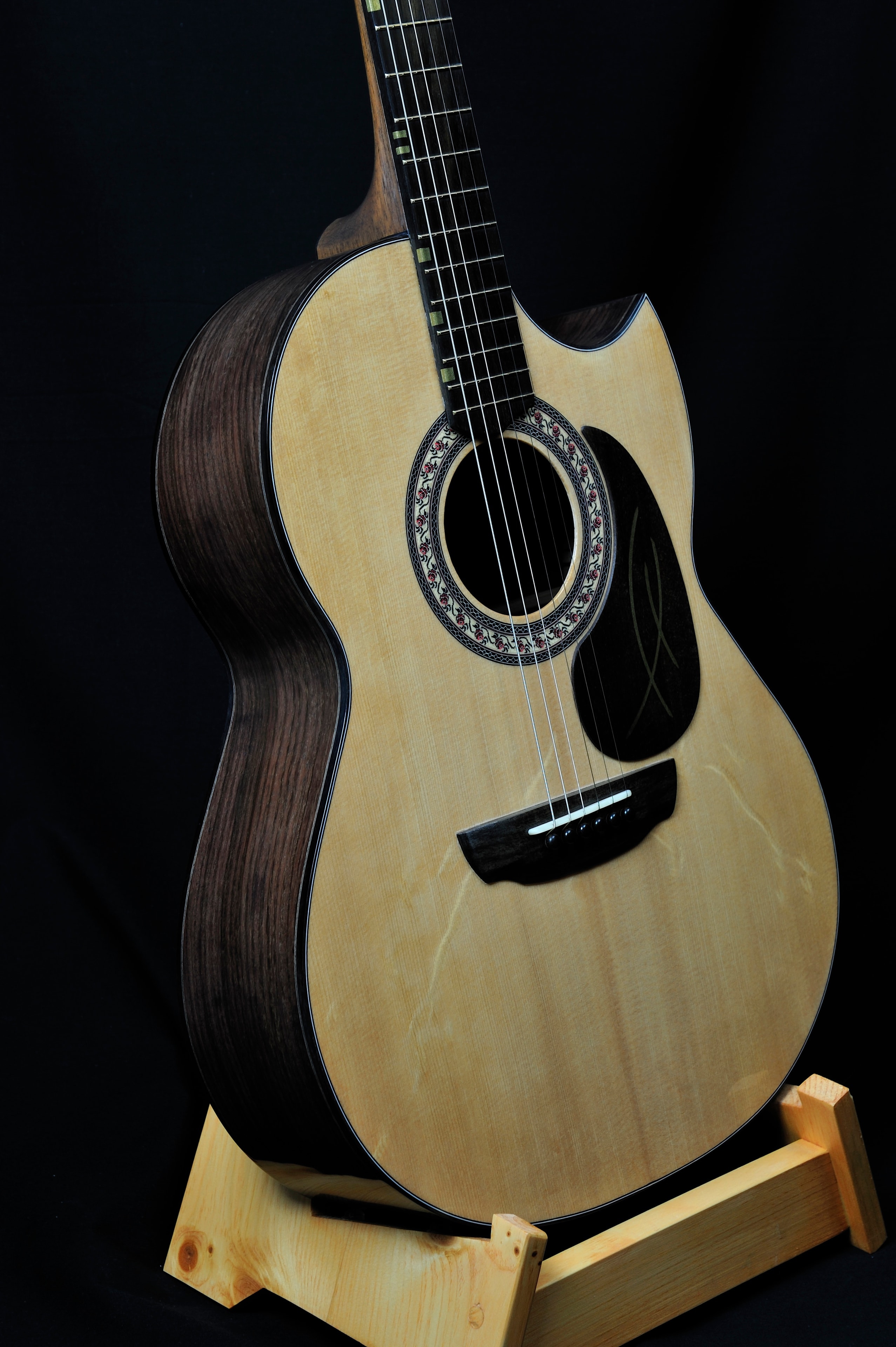 MRK01B — side angle showing rosette and Florentine cutout detail