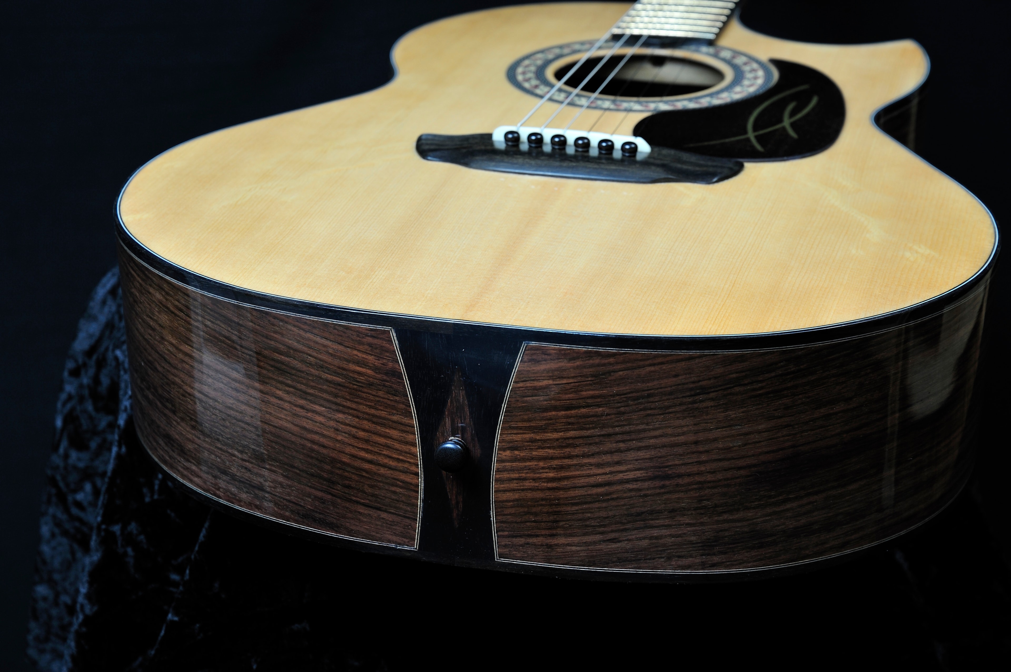 MRK01B — body close-up showing rosette, scratch plate and ebony bridge