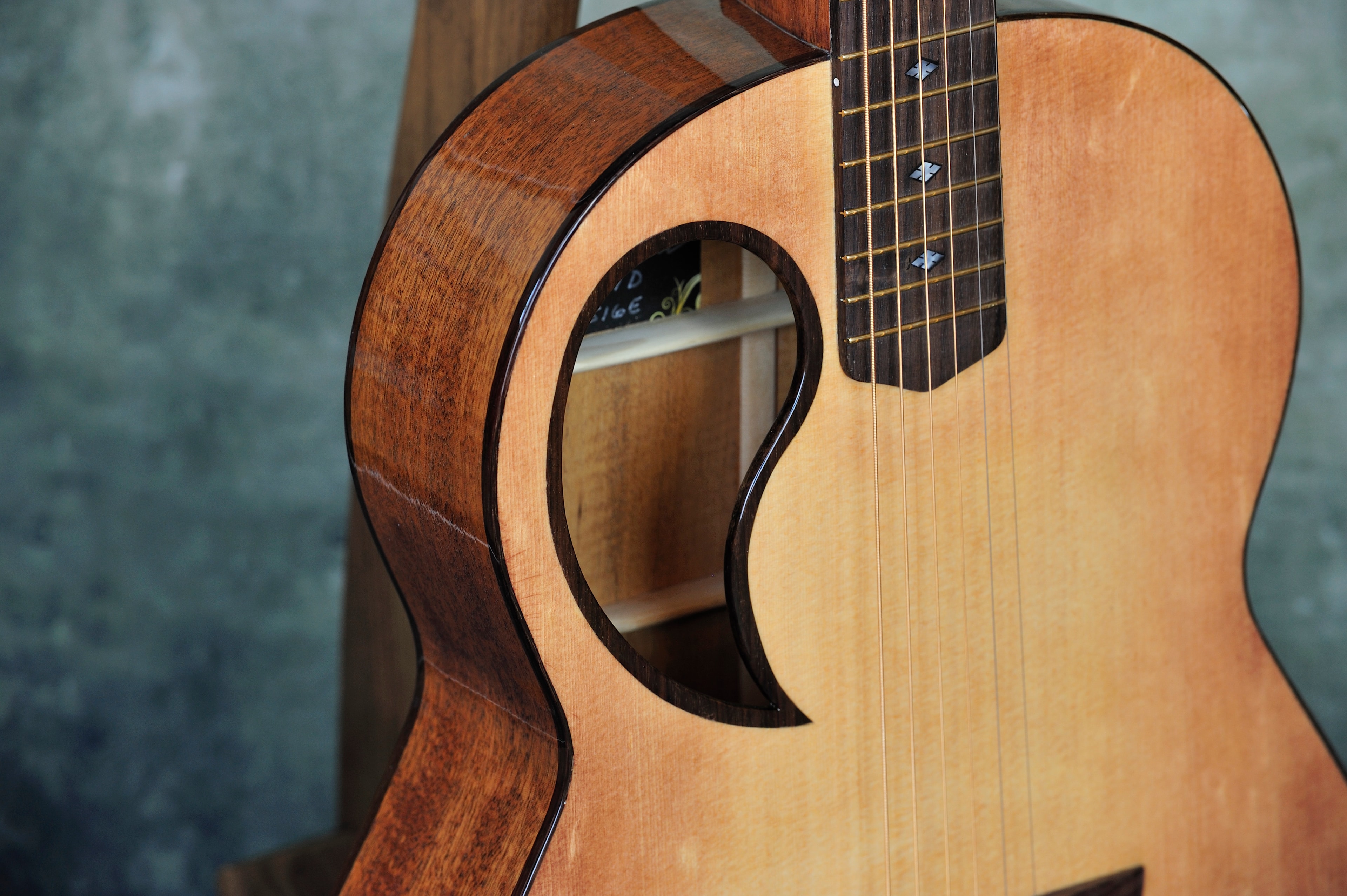 MRK01D-0516E — headstock front showing Goth Gold tuning machines