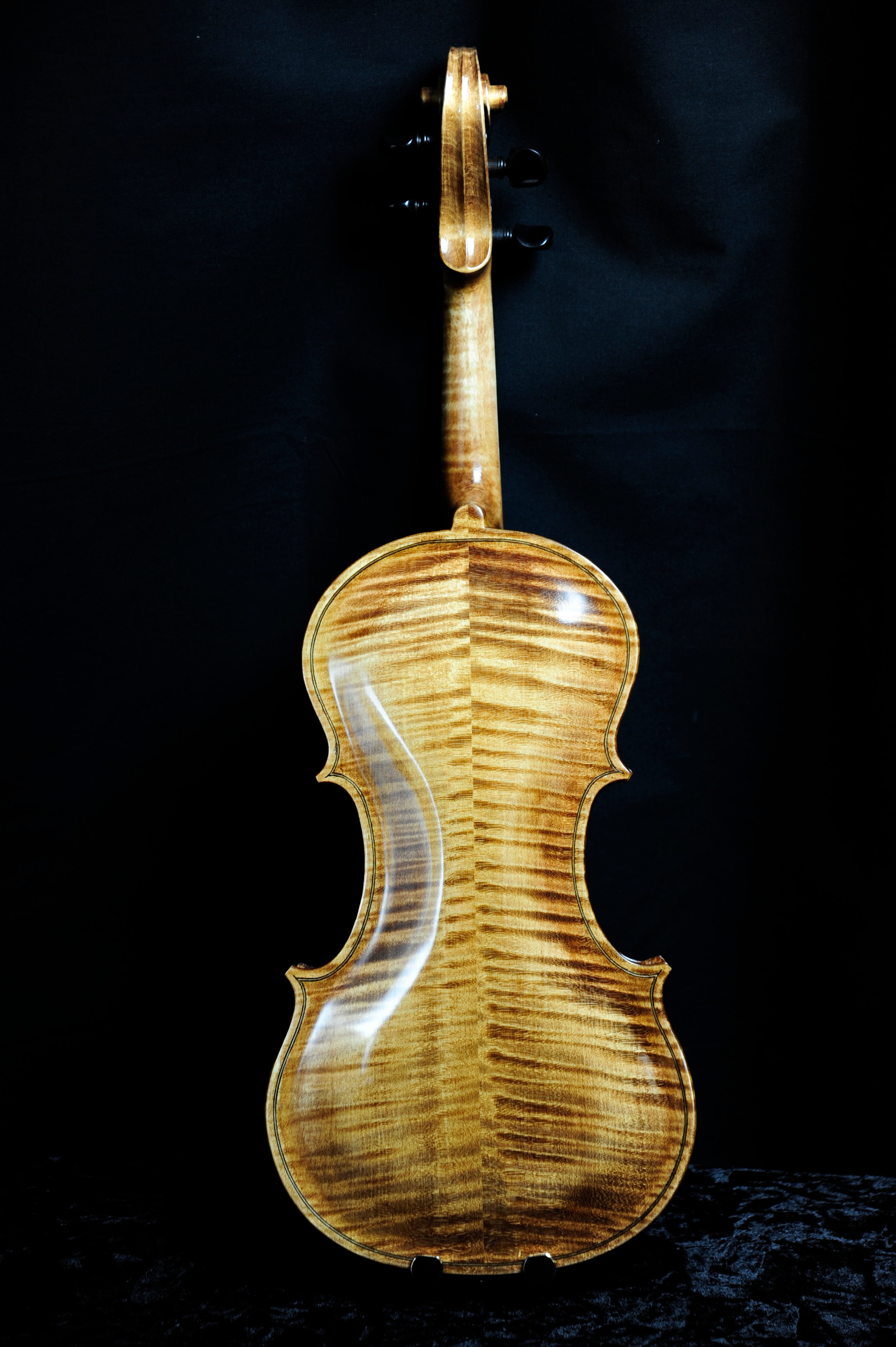 MRK01V-0520 — back view showing figured maple body
