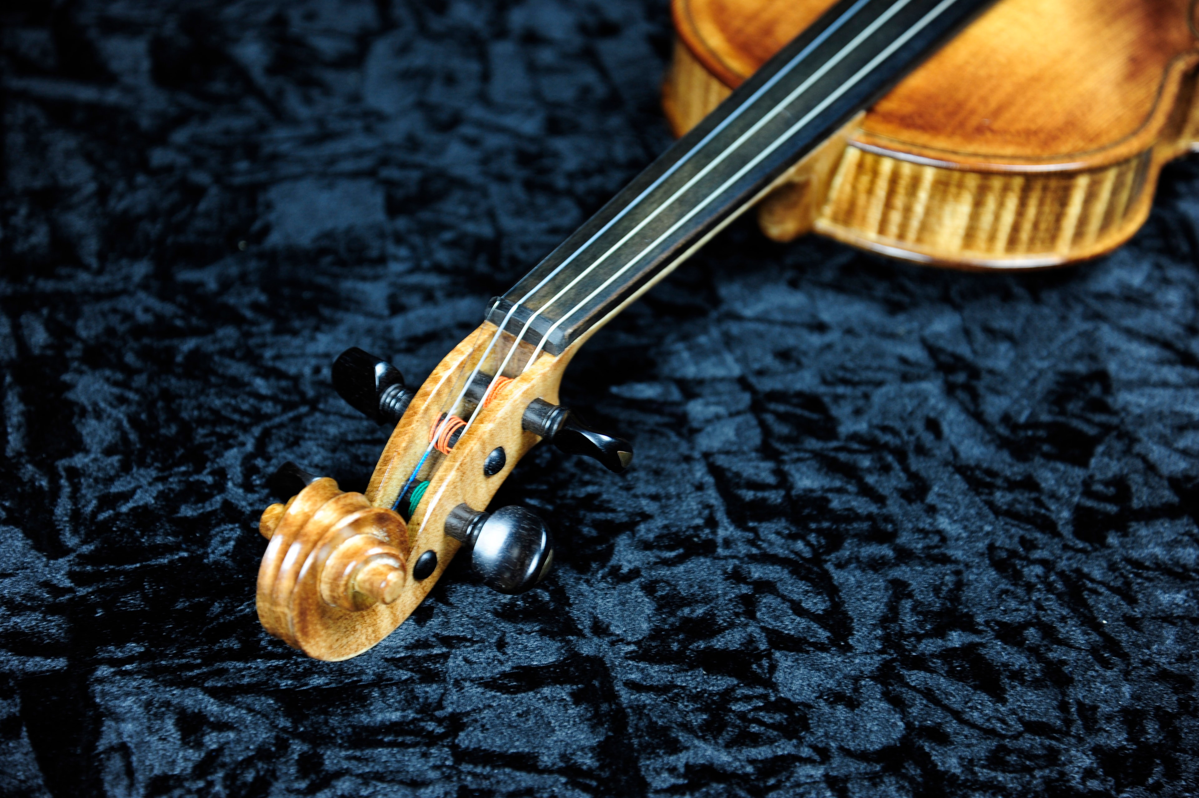 MRK01V-0520 — full back view showing maple grain