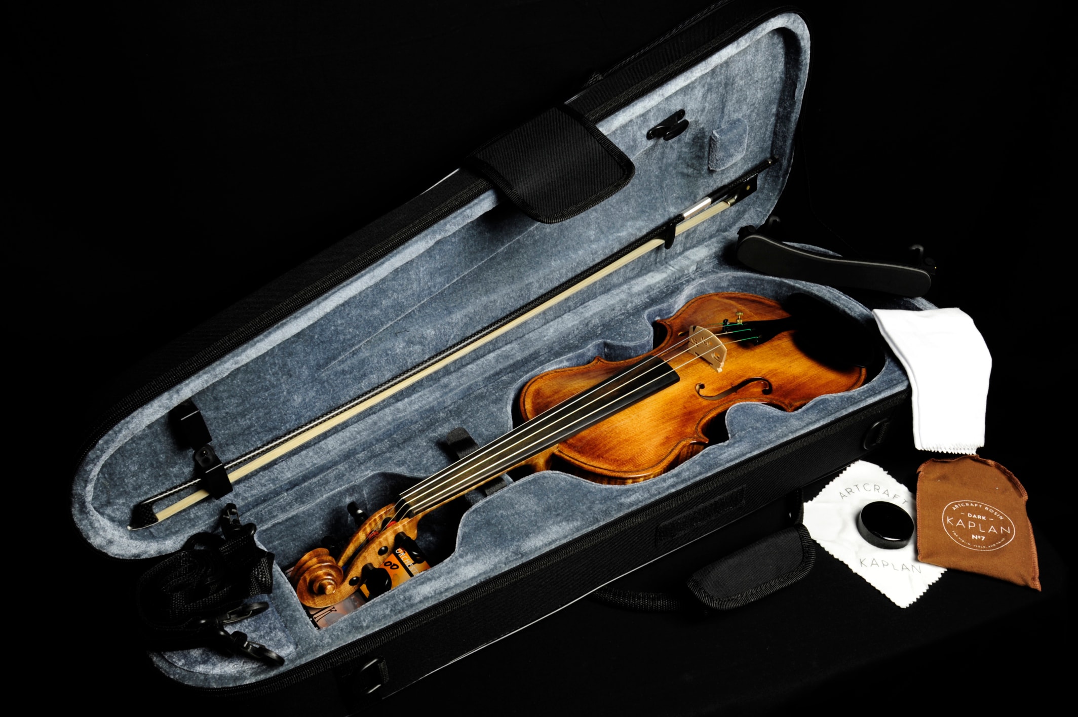 MRK01V-0520 — instrument in case with accessories